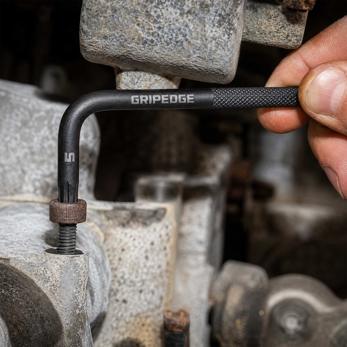 GripEdge LKHM9LS long hex key with knurled grip and RPT tip in use
