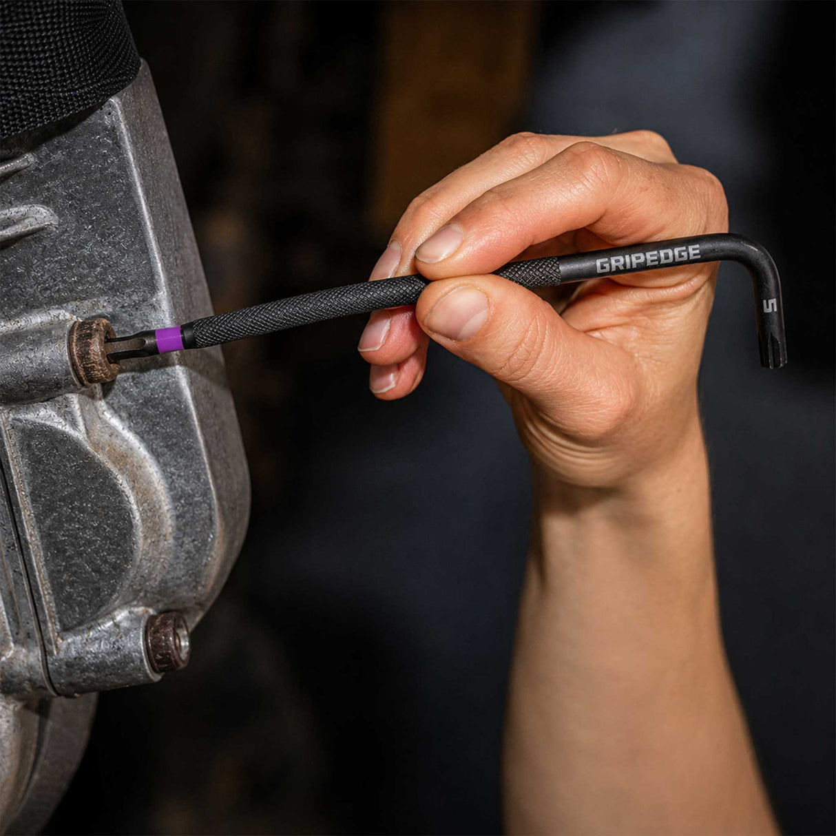 GripEdge LKHM9LS long hex key with grip and RPT tip in use